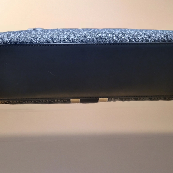 Michael Kors Black and Gold Women's Bag - Picture 3 of 5